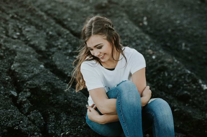Teen feeling better connected to her peers after getting teen counseling near Moorpark, ca