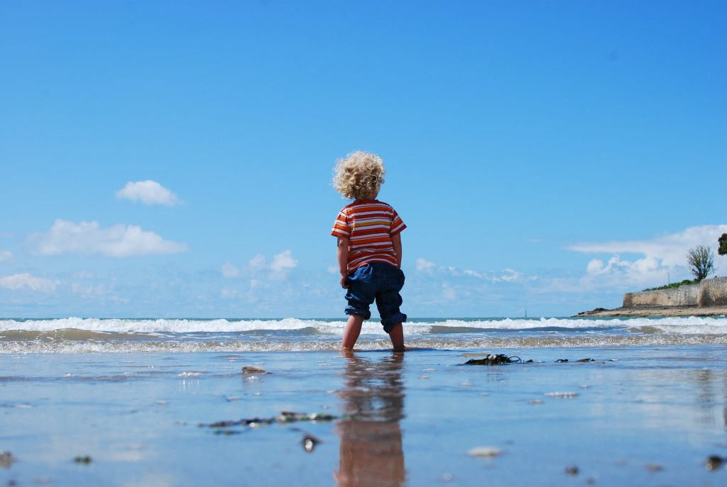 child is looking out into the ocean and is going to have a tantrum because he has to leave. parents are in need of help for tantruming child with child psychologist in Simi Valley, Ca