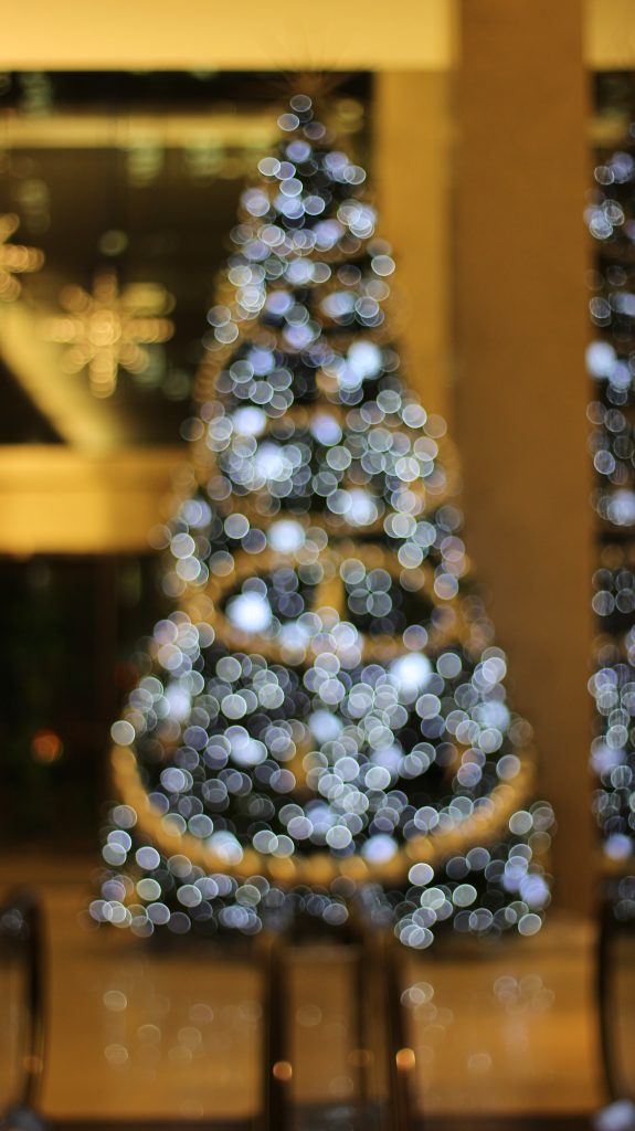 Christmas tree with blurry lights 
