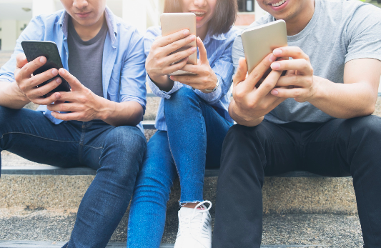 teens on their phones needing boundaries with social media usage, seeking teen therapy in Simi Valley, ca, 93063